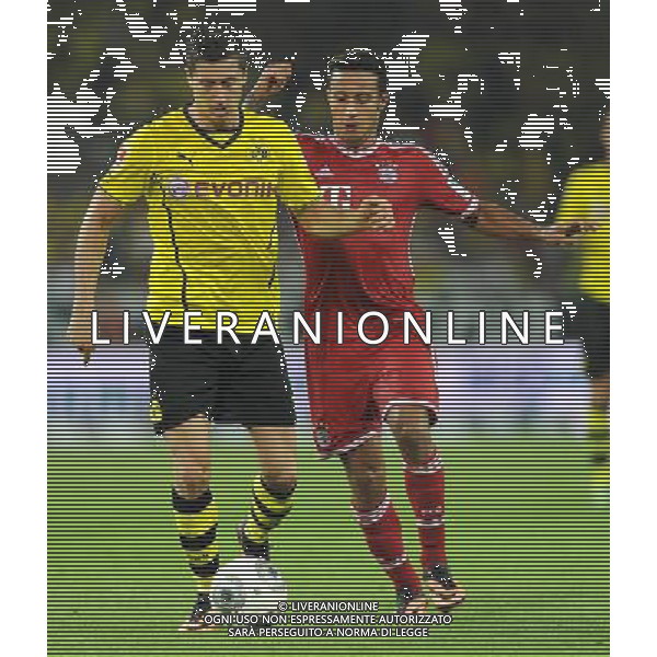 firo, Fu§ball, Fussball, 1. Bundesliga, 1. BL, DFL Supercup 2013, Saison 2013/2014, 27.07.2013, BVB, Borussia Dortmund - FC Bayern MŸnchen, Muenchen 4:2 Zweikampf, Robert Lewandowski, BVB, Thiago Alcantara, Bayern $worldrightsEs gelten unsere AGB, einsehbar auf www.firosportphoto.de copyright by firo sportphoto: Coesfelder Stra§e 207Ê 48249 D † L M E N (Duelmen) www.firosportphoto.de mail@firosportphoto.de (V o l k s b a n k B o c h u m - W i t t e n ) BLZ.: 430 601 29 Kt. Nr.: 341 117 100 Tel:Ê 02594-9916004 Fax:Ê 02594-9916005 AG ALDO LIVERANI SAS ONLY ITALY