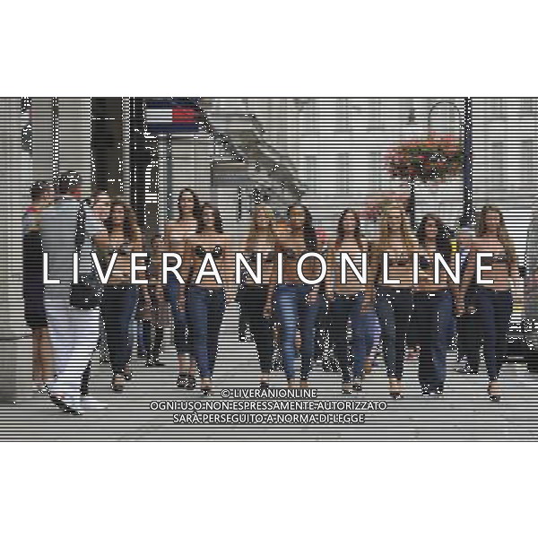 To celebrate the UK launch of InvisiBra, beautiful models wearing their InvisiBraâ€™s parade down Regent Street. InvisiBra is a revolutionary product by Lavalia. The backless self-adhesive bra not only lifts and enhances cleavage, but also gives women a sense of freedom from the straps and bands of everyday bras, so that you can wear any style of dress or top with ease. ©photoshot/AGENZIA ALDO LIVERANI SAS - ITALY ONLY - EDITORIAL USE ONLY Sfilata di presentazione dell\'Invisible Bra lungo Regent Street. Modelle indossano il reggiseno rivoluzionario senza spalline e fasce in modo da poter indossare qualsiasi tipo di vestito con scollature