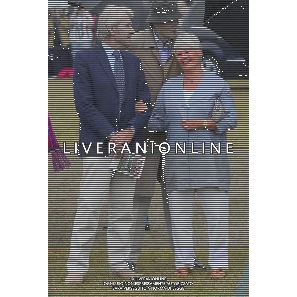 KING\'S LYNN, ENGLAND - JULY 31: Dame Judi Dench during a visit to the 132nd Sandringham Flower Show at Sandringham House on July 31, 2013 in King\'s Lynn, England. ©photoshot/AGENZIA ALDO LIVERANI SAS - ITALY ONLY - REALI INGLESI: Il principe Carlo d\'inghilterra con la moglie Camilla duchessa di Cornovaglia