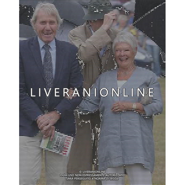 KING\'S LYNN, ENGLAND - JULY 31: Dame Judi Dench during a visit to the 132nd Sandringham Flower Show at Sandringham House on July 31, 2013 in King\'s Lynn, England. ©photoshot/AGENZIA ALDO LIVERANI SAS - ITALY ONLY - REALI INGLESI: Il principe Carlo d\'inghilterra con la moglie Camilla duchessa di Cornovaglia