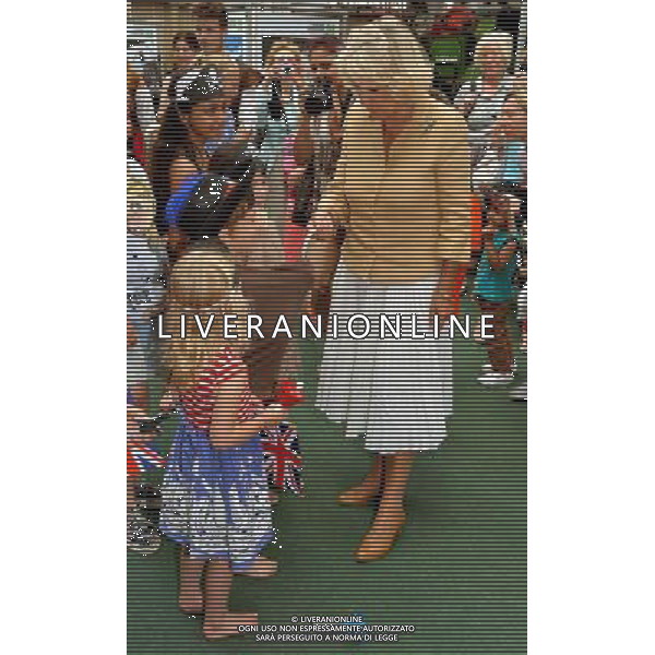 The Duchess of Cornwall talks to young children at a Pirates play group, during a visit to Chatham Historic Naval port in Kent, when she and the Prince of Wales visited Kent. ©photoshot/AGENZIA ALDO LIVERANI SAS - ITALY ONLY - REALI INGLESI: Il principe Carlo d\'inghilterra con la moglie Camilla duchessa di Cornovaglia