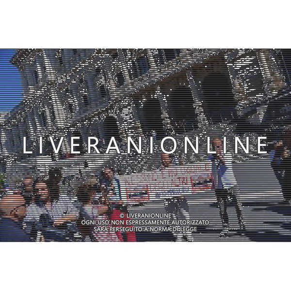 (130801) -- ROME, Aug. 1, 2013 () -- Opponents of the then Italian Prime Minister Silvio Berlusconi gather during a protest in front of the Supreme Court in Rome, Aug. 1, 2013. The Italian Supreme Court on Thursday confirmed a jail term conviction for tax fraud while ordering a new appeal trial for ban on public office for former Prime Minister Silvio Berlusconi. (/Xu Nizhi) ©photoshot/AGENZIA ALDO LIVERANI SAS - ITALY ONLY - Lettura della sentenza definitiva Mediaset della Corte Suprema di Cassazione a Palazzo di Giustizia a Roma 01 agosto 2013 che ha confermato la condanna di Silvio Berlusconi
