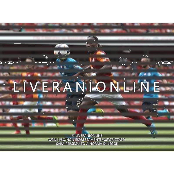 Galatasaray\'s Didier Drogba (Photo by Kieran Galvin/CameraSport) Football - The Emirates Cup - Galatasaray v FC Porto - Saturday 3rd August 2013 - The Emirates Stadium - London Œ© CameraSport - 43 Linden Ave. Countesthorpe. Leicester. England. LE8 5PG - Tel: +44 (0) 116 277 4147 - admin@camerasport.com - www.camerasport.com AG ALDO LIVERANI SAS ONLY ITALY