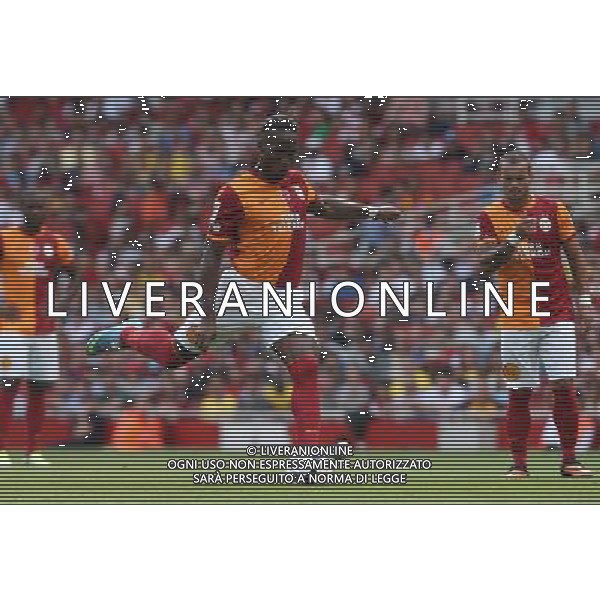 Galatasaray\'s Didier Drogba (Photo by Kieran Galvin/CameraSport) Football - The Emirates Cup - Galatasaray v FC Porto - Saturday 3rd August 2013 - The Emirates Stadium - London Œ© CameraSport - 43 Linden Ave. Countesthorpe. Leicester. England. LE8 5PG - Tel: +44 (0) 116 277 4147 - admin@camerasport.com - www.camerasport.com AG ALDO LIVERANI SAS ONLY ITALY