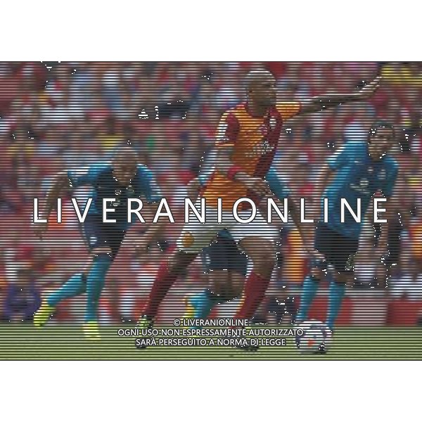 Galatasaray\'s Felipe Melo scores at the spot (Photo by Kieran Galvin/CameraSport) Football - The Emirates Cup - Galatasaray v FC Porto - Saturday 3rd August 2013 - The Emirates Stadium - London å© CameraSport - 43 Linden Ave. Countesthorpe. Leicester. England. LE8 5PG - Tel: +44 (0) 116 277 4147 - admin@camerasport.com - www.camerasport.com AG ALDO LIVERANI SAS ONLY ITALY