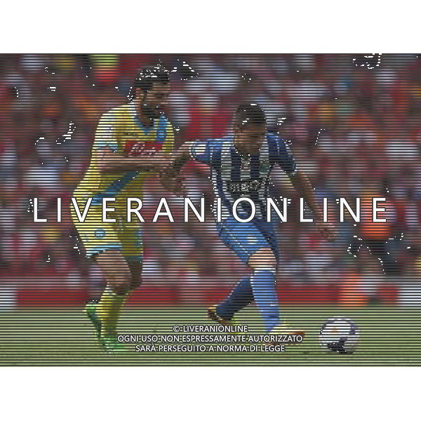Napoli\'s Raul Albiol holds onto FC Porto\'s Juan Manuel Iturbe (Photo by Kieran Galvin/CameraSport) Football - The Emirates Cup - Napoli v FC Porto - Sunday 4th August 2013 - The Emirates Stadium - London Œ© CameraSport - 43 Linden Ave. Countesthorpe. Leicester. England. LE8 5PG - Tel: +44 (0) 116 277 4147 - admin@camerasport.com - www.camerasport.com AG ALDO LIVERANI SAS ONLY ITALY