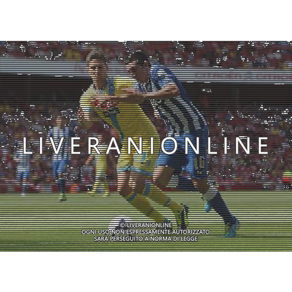 FC Porto\'s Hector Herrera and Napoli\'s Federico Fernandez (Photo by Kieran Galvin/CameraSport) Football - The Emirates Cup - Napoli v FC Porto - Sunday 4th August 2013 - The Emirates Stadium - London Œ© CameraSport - 43 Linden Ave. Countesthorpe. Leicester. England. LE8 5PG - Tel: +44 (0) 116 277 4147 - admin@camerasport.com - www.camerasport.com AG ALDO LIVERANI SAS ONLY ITALY