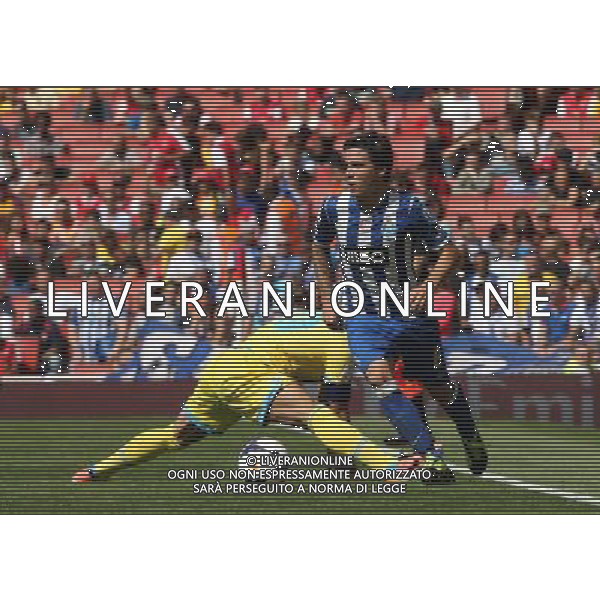 FC Porto\'s Josue (Photo by Kieran Galvin/CameraSport) Football - The Emirates Cup - Napoli v FC Porto - Sunday 4th August 2013 - The Emirates Stadium - London Œ© CameraSport - 43 Linden Ave. Countesthorpe. Leicester. England. LE8 5PG - Tel: +44 (0) 116 277 4147 - admin@camerasport.com - www.camerasport.com AG ALDO LIVERANI SAS ONLY ITALY