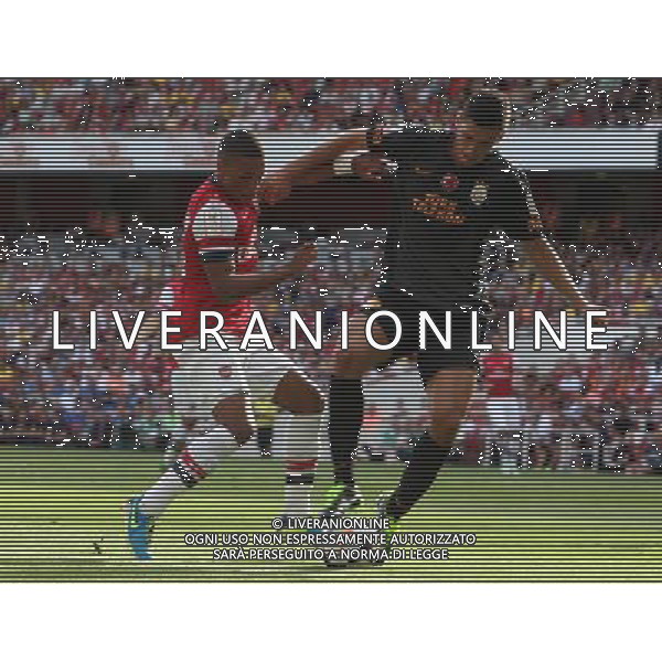 Arsenal\'s Alex Oxlade-Chamberlain holds of Galatasaray\'s Semih Kaya (Photo by Kieran Galvin/CameraSport) Football - The Emirates Cup - Arsenal v Galatasaray - Sunday 4th August 2013 - The Emirates Stadium - London Œ© CameraSport - 43 Linden Ave. Countesthorpe. Leicester. England. LE8 5PG - Tel: +44 (0) 116 277 4147 - admin@camerasport.com - www.camerasport.com AG ALDO LIVERANI SAS ONLY ITALY