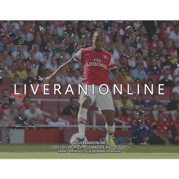 Arsenal\'s Theo Walcott (Photo by Kieran Galvin/CameraSport) Football - The Emirates Cup - Arsenal v Galatasaray - Sunday 4th August 2013 - The Emirates Stadium - London Œ© CameraSport - 43 Linden Ave. Countesthorpe. Leicester. England. LE8 5PG - Tel: +44 (0) 116 277 4147 - admin@camerasport.com - www.camerasport.com AG ALDO LIVERANI SAS ONLY ITALY
