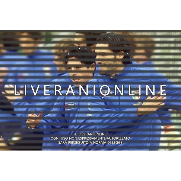 Coverciano allenamento nazionale italia 12/10/2004 nella foto mauro esposito e gianluca zambrotta foto gianni nucci/agenzia aldo liverani