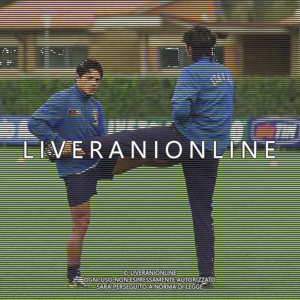 Coverciano allenamento nazionale italia 12/10/2004 nella foto mauro esposito e gianluigi buffon foto gianni nucci/agenzia aldo liverani