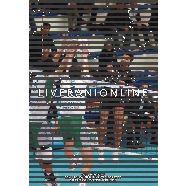 roseto degli abruzzi 12/10/2004 finale supercoppa italiana tim di Volley maschile Sisley treviso - Cuneo nella foto una schiacciata di samuele papi murata da giba e igor omrcen foto chiodi cristiano/agenzia aldo liverani