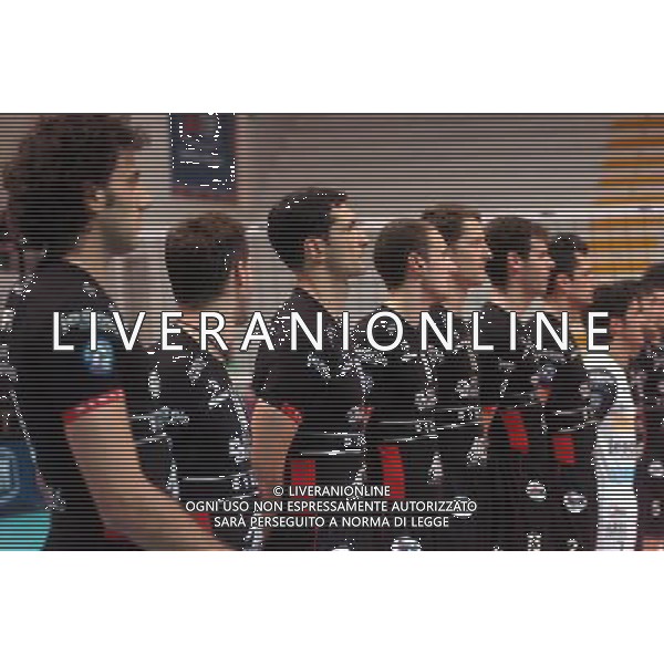 roseto degli abruzzi 12/10/2004 finale supercoppa italiana tim di Volley maschile Sisley treviso - Cuneo nella foto i giocatori della sisley schierati prima dell\'incontro foto chiodi cristiano/agenzia aldo liverani