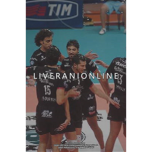 roseto degli abruzzi 12/10/2004 finale supercoppa italiana tim di Volley maschile Sisley treviso - Cuneo nella foto esultanza sisley foto chiodi cristiano/agenzia aldo liverani