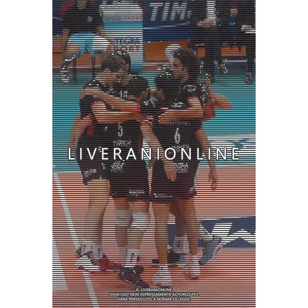 roseto degli abruzzi 12/10/2004 finale supercoppa italiana tim di Volley maschile Sisley treviso - Cuneo nella foto esultanza sisley foto chiodi cristiano/agenzia aldo liverani