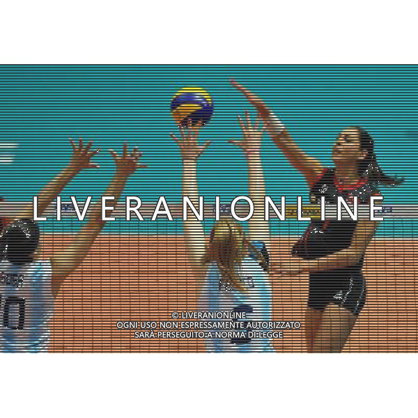 (130809) -- HONG KONG, Aug. 9, 2013 () -- Seda Tokatlioglu (1st R) of Turkey spikes the ball during a match against Argentina at FIVB Volleyball World Grand Prix HK 2013 in south China\'s Hong Kong, Aug. 9, 2013. Turkey won 3-1. (/Lo Ping Fai)(xzj) ©photoshot/AGENZIA ALDO LIVERANI SAS - ITALY ONLY - Pallavolo FIVB World Grand Prix Volley 2013 a Hong Kong, Cina 9 agosto 2013