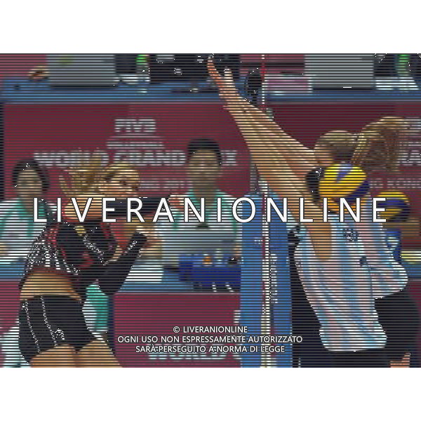 (130809) -- HONG KONG, Aug. 9, 2013 () -- Seda Tokatlioglu (L) of Turkey spikes the ball during a match against Argentina at FIVB Volleyball World Grand Prix HK 2013 in south China\'s Hong Kong, Aug. 9, 2013. Turkey won 3-1. (/Lo Ping Fai)(xzj) ©photoshot/AGENZIA ALDO LIVERANI SAS - ITALY ONLY - Pallavolo FIVB World Grand Prix Volley 2013 a Hong Kong, Cina 9 agosto 2013