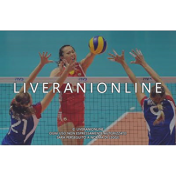 (130809) -- HONG KONG, Aug. 9, 2013 () -- Zeng Chunlei (C) of China spikes a ball during a match against Czech at FIVB Volleyball World Grand Prix HK 2013 in south China\'s Hong Kong, Aug. 9, 2013. China won 3-0. (/Lo Ping Fai)(xzj) ©photoshot/AGENZIA ALDO LIVERANI SAS - ITALY ONLY - Pallavolo FIVB World Grand Prix Volley 2013 a Hong Kong, Cina 9 agosto 2013