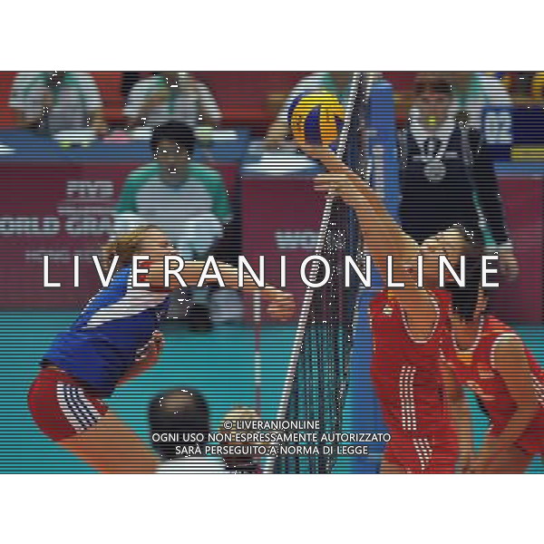 (130809) -- HONG KONG, Aug. 9, 2013 () -- Xu Yunli (R) of China blocks a ball during a match against Czech at FIVB Volleyball World Grand Prix HK 2013 in south China\'s Hong Kong, Aug. 9, 2013. China won 3-0. (/Lo Ping Fai)(xzj) ©photoshot/AGENZIA ALDO LIVERANI SAS - ITALY ONLY - Pallavolo FIVB World Grand Prix Volley 2013 a Hong Kong, Cina 9 agosto 2013