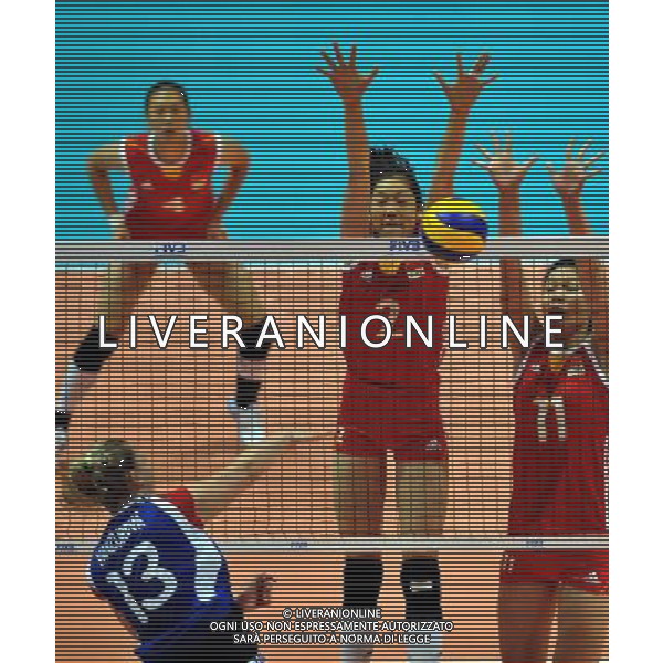 (130809) -- HONG KONG, Aug. 9, 2013 () -- Xu Yunli (R) and Zhu Ting (C) of China blocks a ball during a match against Czech at FIVB Volleyball World Grand Prix HK 2013 in south China\'s Hong Kong, Aug. 9, 2013. China won 3-0. (/Lo Ping Fai)(xzj) ©photoshot/AGENZIA ALDO LIVERANI SAS - ITALY ONLY - Pallavolo FIVB World Grand Prix Volley 2013 a Hong Kong, Cina 9 agosto 2013
