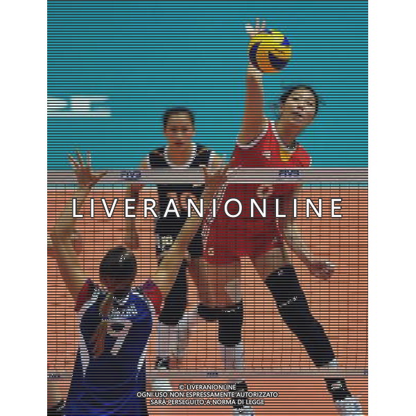 (130809) -- HONG KONG, Aug. 9, 2013 () -- Yang Junqing (R) of China spikes a ball during a match against Czech at FIVB Volleyball World Grand Prix HK 2013 in south China\'s Hong Kong, Aug. 9, 2013. China won 3-0. (/Lo Ping Fai)(xzj) ©photoshot/AGENZIA ALDO LIVERANI SAS - ITALY ONLY - Pallavolo FIVB World Grand Prix Volley 2013 a Hong Kong, Cina 9 agosto 2013