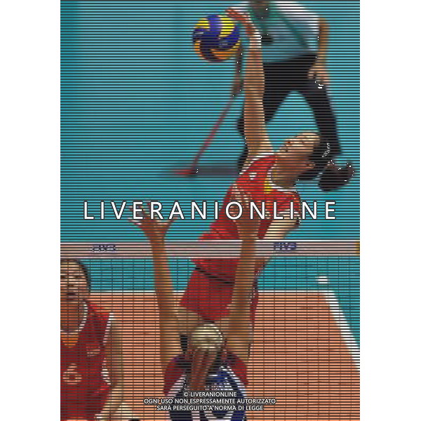(130809) -- HONG KONG, Aug. 9, 2013 () -- Yin Na (back) of China spikes a ball during a match against Czech at FIVB Volleyball World Grand Prix HK 2013 in south China\'s Hong Kong, Aug. 9, 2013. China won 3-0. (/Lo Ping Fai)(xzj) ©photoshot/AGENZIA ALDO LIVERANI SAS - ITALY ONLY - Pallavolo FIVB World Grand Prix Volley 2013 a Hong Kong, Cina 9 agosto 2013
