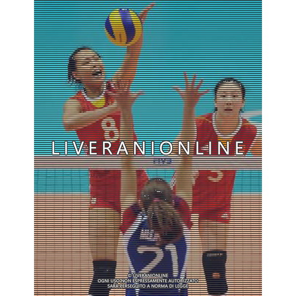 (130809) -- HONG KONG, Aug. 9, 2013 () -- Zeng Chunlei (L) of China spikes a ball during a match against Czech at FIVB Volleyball World Grand Prix HK 2013 in south China\'s Hong Kong, Aug. 9, 2013. China won 3-0. (/Lo Ping Fai)(xzj) ©photoshot/AGENZIA ALDO LIVERANI SAS - ITALY ONLY - Pallavolo FIVB World Grand Prix Volley 2013 a Hong Kong, Cina 9 agosto 2013