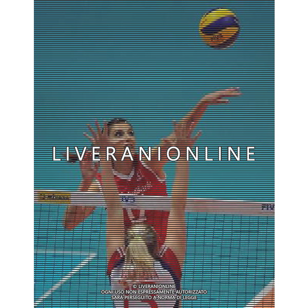(130810) -- HONG KONG, Aug. 10, 2013 () -- Turkey\'s Neslihan Darnel (Rear) smashes the ball during a match against the Czech Republic at FIVB Volleyball World Grand Prix HK 2013 in Hong Kong, south China, Aug. 10, 2013. Turkey won the match 3-0. (/Lo Ping Fai) ©photoshot/AGENZIA ALDO LIVERANI SAS - ITALY ONLY - Pallavolo FIVB World Grand Prix Volley 2013 a Hong Kong, Cina agosto 2013