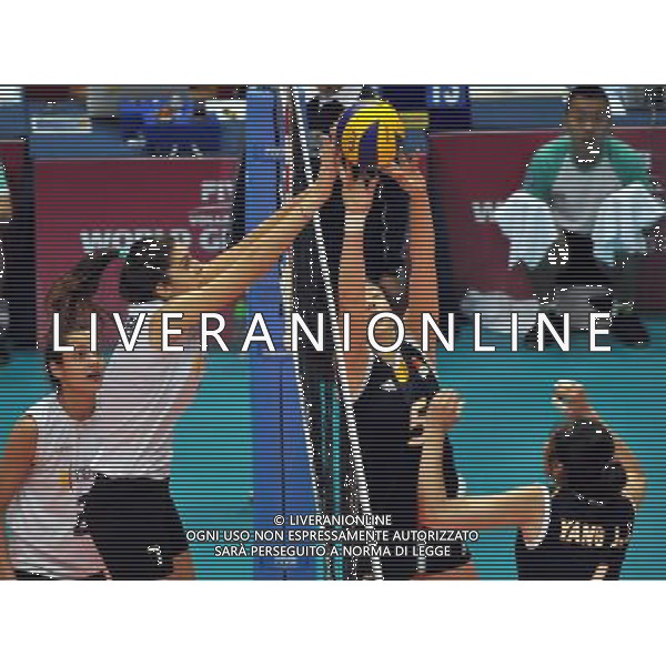 (130810) -- HONG KONG, Aug. 10, 2013 () -- Shen Jingsi (2nd R) of China passes the ball during a match against Argentina at FIVB Volleyball World Grand Prix HK 2013 in Hong Kong, south China, Aug. 10, 2013. China won the match 3-0. (/Lo Ping Fai)(xzj) ©photoshot/AGENZIA ALDO LIVERANI SAS - ITALY ONLY - Pallavolo FIVB World Grand Prix Volley 2013 a Hong Kong, Cina agosto 2013