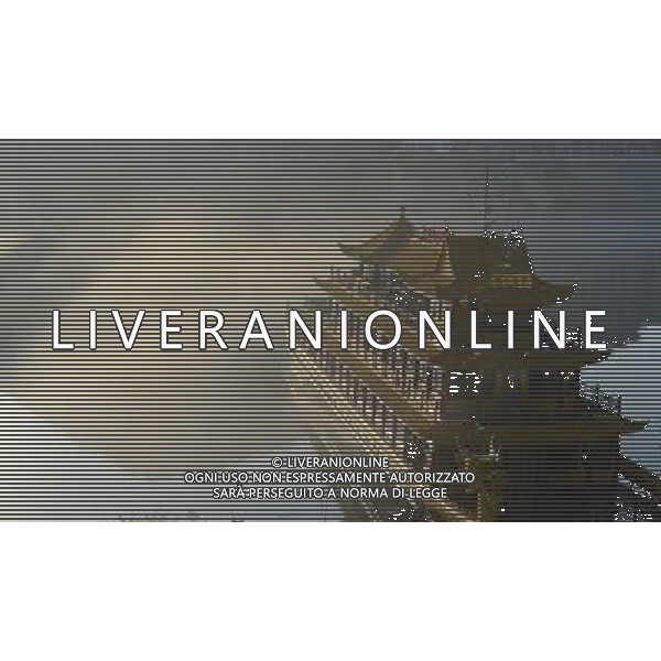 (130810) -- YICHANG, Aug. 10, 2013 () -- A cruise ship is seen on the Qingjiang River in central China\'s Hubei Province, Aug. 10, 2013. (/Yang Shunpi) (cjq) ©photoshot/AGENZIA ALDO LIVERANI SAS - ITALY ONLY - Veduta del paesaggio del fiume Qingjiang a Chang Yang Tu Provincia Autonoma di Yichang city, Cina centrale provincia di Hubei.