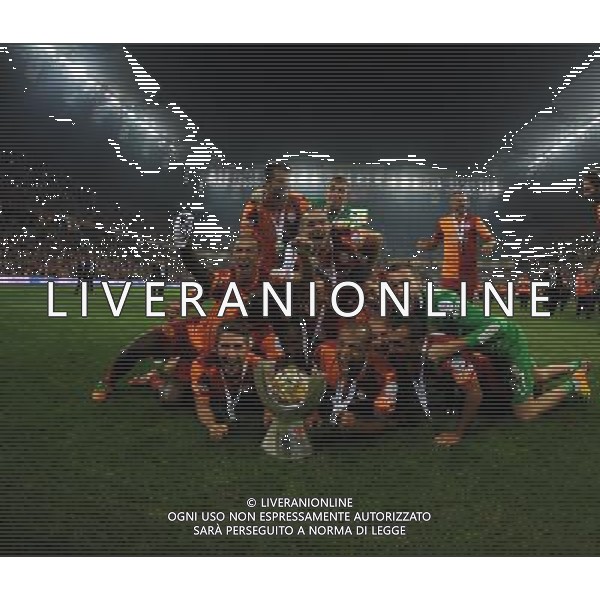 Turkish supercup match between Fenerbahce and Galatasaray at Kadir Has Stadium in Kayseri on August 11, 2013. Match Scored: Fenerbahce 0 - Galatasaray 1 Pictured: Didier Drogba and Players of Galatasaray celebrate winning the Turkey supercup. TURCJA SUPER PUCHAR LIGA TURECKA PILKA NOZNA SEZON 2013/2014 FOT.SESKIM PHOTO/NEWSPIX.PL TURKEY, GERMANY, AUSTRIA AND UK OUT !!! --- Newspix.pl AG ALDO LIVERANI SAS ONLY ITALY *** Local Caption *** www.newspix.pl mail us: info@newspix.pl call us: 0048 022 23 22 222 --- Polish Picture Agency by Ringier Axel Springer Poland