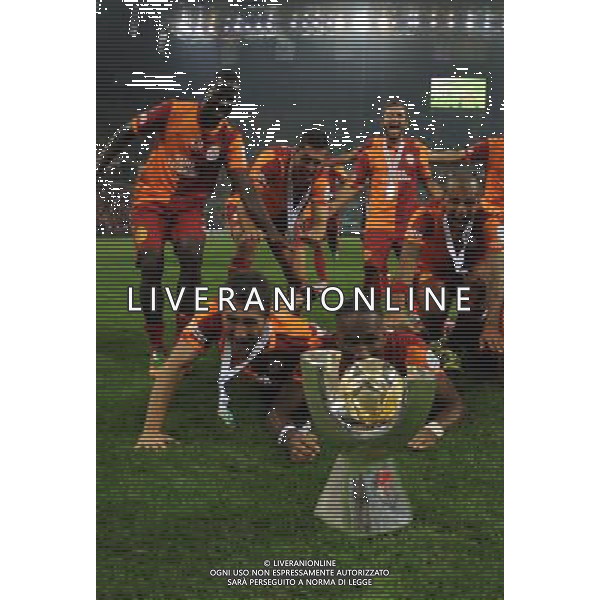 Turkish supercup match between Fenerbahce and Galatasaray at Kadir Has Stadium in Kayseri on August 11, 2013. Match Scored: Fenerbahce 0 - Galatasaray 1 Pictured: Didier Drogba and Players of Galatasaray celebrate winning the Turkey supercup. TURCJA SUPER PUCHAR LIGA TURECKA PILKA NOZNA SEZON 2013/2014 FOT.SESKIM PHOTO/NEWSPIX.PL TURKEY, GERMANY, AUSTRIA AND UK OUT !!! --- Newspix.pl AG ALDO LIVERANI SAS ONLY ITALY *** Local Caption *** www.newspix.pl mail us: info@newspix.pl call us: 0048 022 23 22 222 --- Polish Picture Agency by Ringier Axel Springer Poland