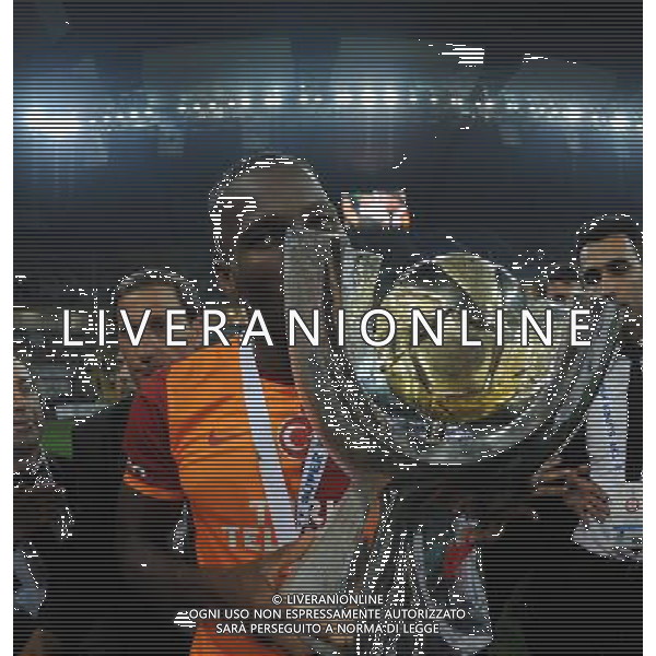 Turkish supercup match between Fenerbahce and Galatasaray at Kadir Has Stadium in Kayseri on August 11, 2013. Match Scored: Fenerbahce 0 - Galatasaray 1 Pictured: Didier Drogba of Galatasaray celebrate winning the Turkey supercup. TURCJA SUPER PUCHAR LIGA TURECKA PILKA NOZNA SEZON 2013/2014 FOT.SESKIM PHOTO/NEWSPIX.PL TURKEY, GERMANY, AUSTRIA AND UK OUT !!! --- Newspix.pl AG ALDO LIVERANI SAS ONLY ITALY *** Local Caption *** www.newspix.pl mail us: info@newspix.pl call us: 0048 022 23 22 222 --- Polish Picture Agency by Ringier Axel Springer Poland