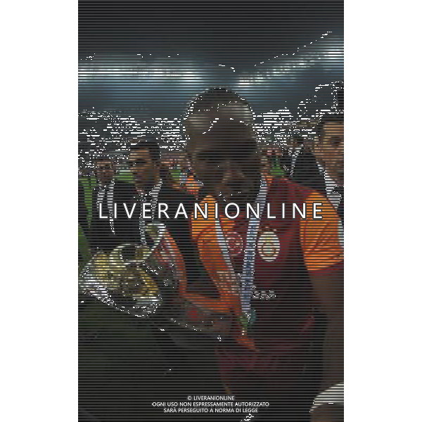 Turkish supercup match between Fenerbahce and Galatasaray at Kadir Has Stadium in Kayseri on August 11, 2013. Match Scored: Fenerbahce 0 - Galatasaray 1 Pictured: Didier Drogba of Galatasaray celebrate winning the Turkey supercup. TURCJA SUPER PUCHAR LIGA TURECKA PILKA NOZNA SEZON 2013/2014 FOT.SESKIM PHOTO/NEWSPIX.PL TURKEY, GERMANY, AUSTRIA AND UK OUT !!! --- Newspix.pl AG ALDO LIVERANI SAS ONLY ITALY *** Local Caption *** www.newspix.pl mail us: info@newspix.pl call us: 0048 022 23 22 222 --- Polish Picture Agency by Ringier Axel Springer Poland