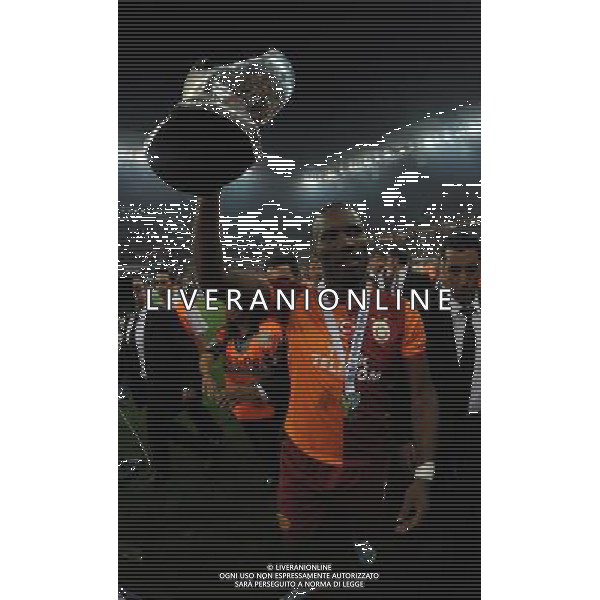 Turkish supercup match between Fenerbahce and Galatasaray at Kadir Has Stadium in Kayseri on August 11, 2013. Match Scored: Fenerbahce 0 - Galatasaray 1 Pictured: Didier Drogba of Galatasaray celebrate winning the Turkey supercup. TURCJA SUPER PUCHAR LIGA TURECKA PILKA NOZNA SEZON 2013/2014 FOT.SESKIM PHOTO/NEWSPIX.PL TURKEY, GERMANY, AUSTRIA AND UK OUT !!! --- Newspix.pl AG ALDO LIVERANI SAS ONLY ITALY *** Local Caption *** www.newspix.pl mail us: info@newspix.pl call us: 0048 022 23 22 222 --- Polish Picture Agency by Ringier Axel Springer Poland