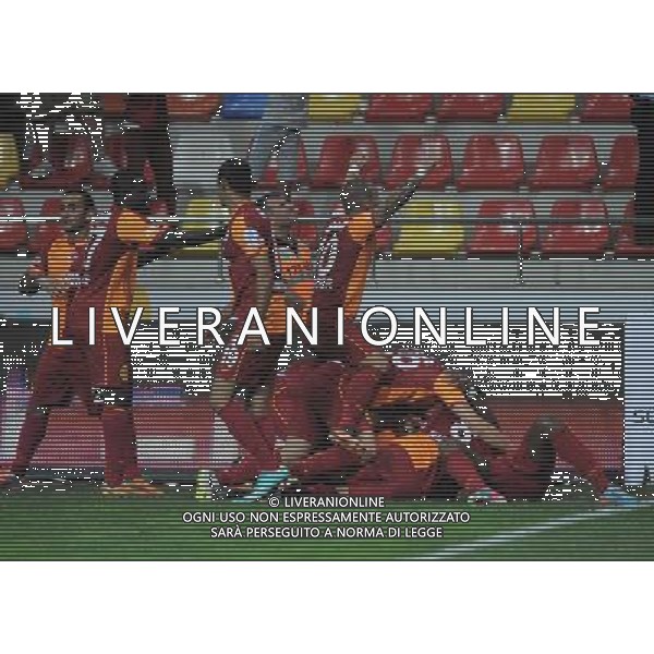 Turkish supercup match between Fenerbahce and Galatasaray at Kadir Has Stadium in Kayseri on August 11, 2013. Match Scored: Fenerbahce 0 - Galatasaray 1 Pictured: Didier Drogba and other Galatasaray\'s players celebrate after the score. TURCJA SUPER PUCHAR LIGA TURECKA PILKA NOZNA SEZON 2013/2014 FOT.SESKIM PHOTO/NEWSPIX.PL TURKEY, GERMANY, AUSTRIA AND UK OUT !!! --- Newspix.pl AG ALDO LIVERANI SAS ONLY ITALY *** Local Caption *** www.newspix.pl mail us: info@newspix.pl call us: 0048 022 23 22 222 --- Polish Picture Agency by Ringier Axel Springer Poland