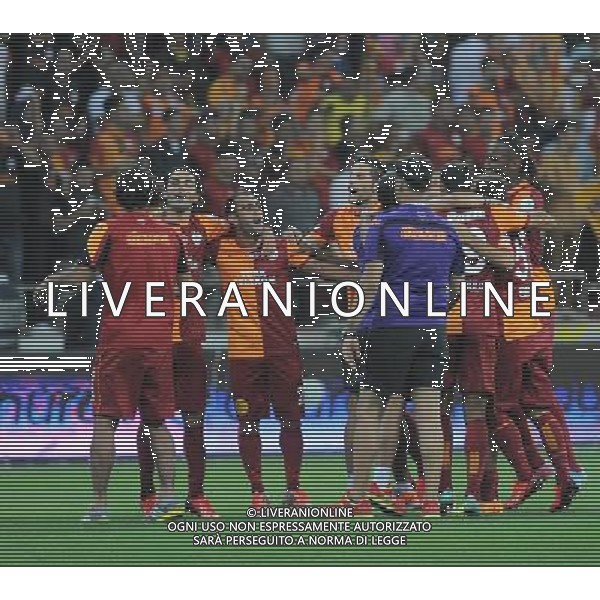 Turkish supercup match between Fenerbahce and Galatasaray at Kadir Has Stadium in Kayseri on August 11, 2013. Match Scored: Fenerbahce 0 - Galatasaray 1 Pictured: Didier Drogba and other Galatasaray\'s players celebrate after the score. TURCJA SUPER PUCHAR LIGA TURECKA PILKA NOZNA SEZON 2013/2014 FOT.SESKIM PHOTO/NEWSPIX.PL TURKEY, GERMANY, AUSTRIA AND UK OUT !!! --- Newspix.pl AG ALDO LIVERANI SAS ONLY ITALY *** Local Caption *** www.newspix.pl mail us: info@newspix.pl call us: 0048 022 23 22 222 --- Polish Picture Agency by Ringier Axel Springer Poland