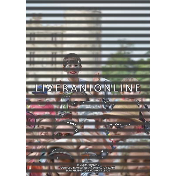  Children enjoy watching Mr Tumble, star of CBBC performs on the Castle Stage, Saturday at Camp Bestival, Lulworth Castle, Dorset Date 03/08/2013 /AGENZIA ALDO LIVERANI SAS/ITALY ONLY - EDITORIAL USE ONLY