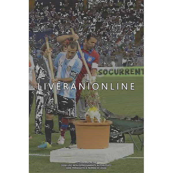 Roma - 14/08/2013 - Stadio Olimpico - Gara Amichevole - Italia vs Argentina - nella foto: buffon e mascherano piantano simbolicamente l\'ulivo donato a papa francesco /Ph. Fabrizio Corradetti - Ag. Aldo Liverani sas