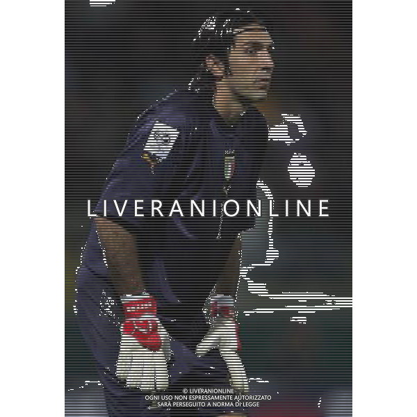 Parma 13 ottobre 2004 Italia-Bielorussia qualificazioni mondiali 2006 nella foto: Buffon Gianluigi foto Aldo liverani