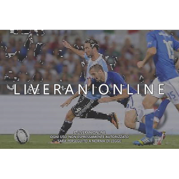 Roma - 14/08/2013 - Stadio Olimpico - Gara Amichevole - Italia vs Argentina - nella foto: Giorgio Chiellini contrasta in area Gonzalo Higuain /Ph. Fabrizio Corradetti - Ag. Aldo Liverani sas