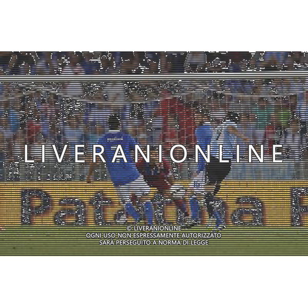 Roma - 14/08/2013 - Stadio Olimpico - Gara Amichevole - Italia vs Argentina - nella foto: il gol di Ever Banega /Ph. Fabrizio Corradetti - Ag. Aldo Liverani sas