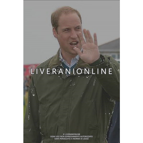 Britain\'s Prince William waves to the crowds as he visits the Anglesey Show in North Wales on August 14, 2013. The Anglesey Show is the largest two day agricultural event in North Wales. ©photoshot/AGENZIA ALDO LIVERANI SAS - ITALY ONLY - REALI INGLESI: Il principe William d\'inghilterra alla sua prima uscita ufficiale dopo la nascita del figlio, in visita presso la Mostra Anglesey nel Galles del Nord il 14 agosto 2013