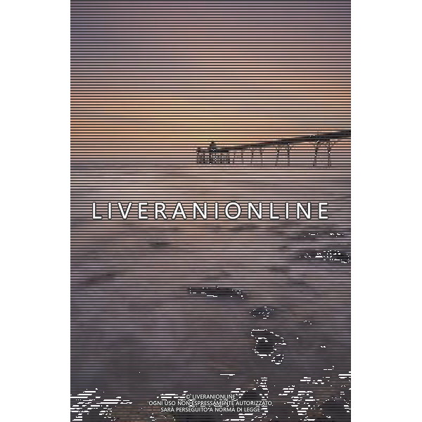 Clevedon pier sunset, Clevedon, UK, 15/07/2013 ©PHOTOSHOT/AGENZIA ALDO LIVERANI SAS - ITALY ONLY - EDITORIAL USE ONLY TRAMONTO