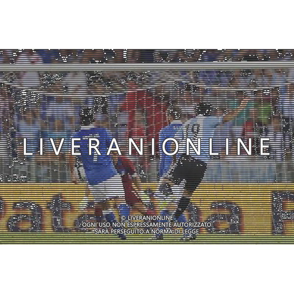 Roma - 14/08/2013 - Stadio Olimpico - Gara Amichevole - Italia vs Argentina - nella foto: Il gol del 2 a 0 di Ever Banega /Ph. Fabrizio Corradetti - Ag. Aldo Liverani sas