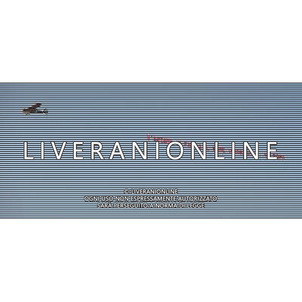 Supercoppa TIM 2013 Torino - 18.08.2013 Juventus-Lazio Nella Foto:aereo dei tifosi della roma sopra lo stadio /Ph.Vitez-Ag. Aldo Liverani