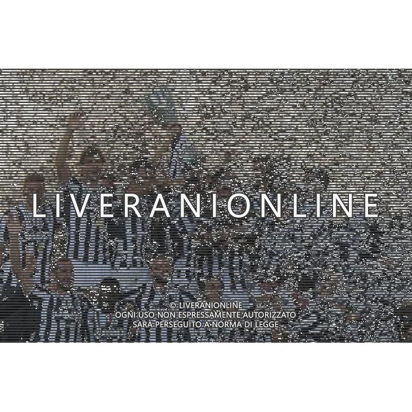 Supercoppa TIM 2013 Torino - 18.08.2013 Juventus-Lazio Nella Foto:buffon alza la coppa /Ph.Vitez-Ag. Aldo Liverani