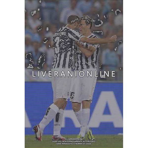 Roma - 18/08/2013 - Stadio Olimpico - Supercoppa TIM 2013-2014 - Juventus vs SS Lazio - nella foto: Stephan Lichtsteiner esulta con Giorgio Chiellini dopo il gol del 2 a 0 /Ph. Fabrizio Corradetti - Ag. Aldo Liverani sas