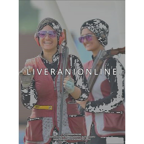 (130818) -- NANJING , Aug. 18, 2013 () -- Qatar\'s twin sisters Sarah Mohammed(L) and Hajar Mohammed(R) rest during the women\'s skeet of shooting event at 2013 Asian Youth Games in Nanjing, capital of east China\'s Jiangsu Province, on Aug. 18, 2013. Sarah Mohammed won the silver medal, Hajar Mohammed won the 6th place. (/Ding Haitao) ©PHOTOSHOT/AGENZIA ALDO LIVERANI SAS - ITALY ONLY - Giochi della Gioventu\' 2013 asiatici a Nanjing capitale della Cina orientale nella provincia del Jiangsu, agosto 2013.